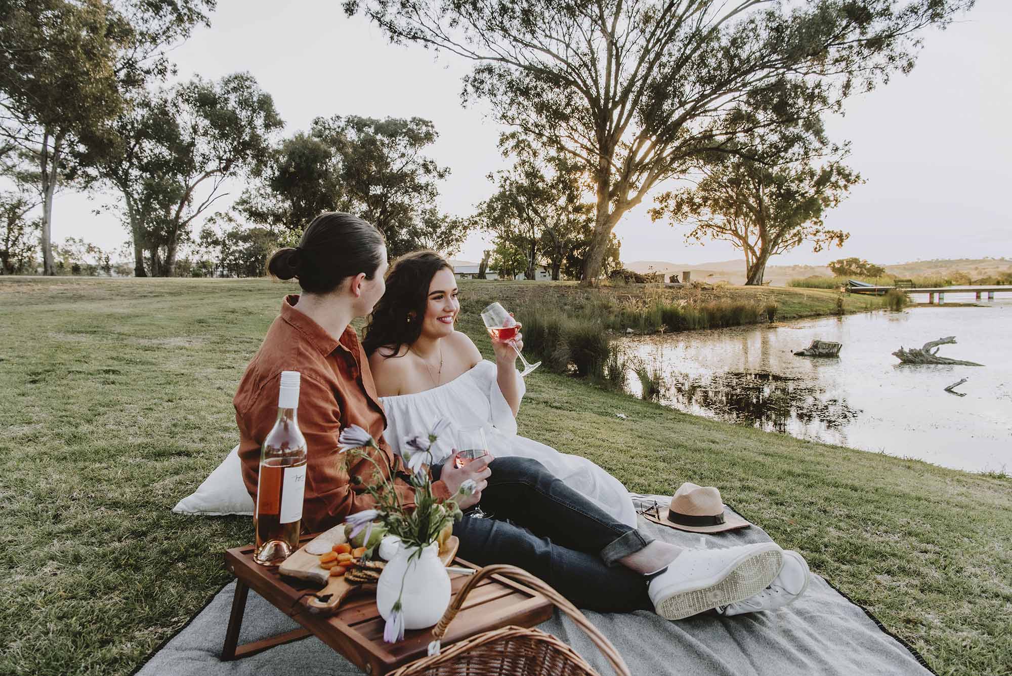 evamor valley picnic wine chees board sunset