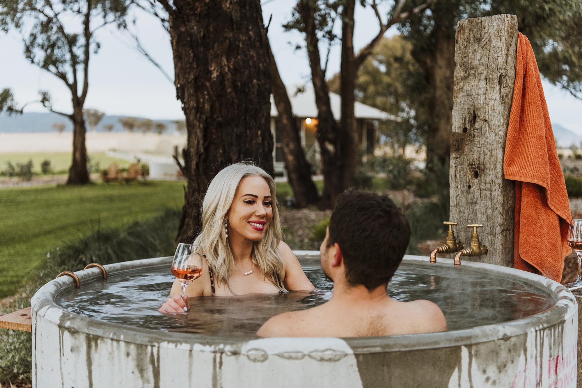romantic getaway hot tub experience mudgee